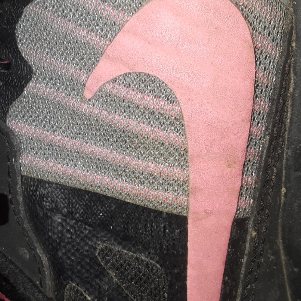 Shoes - Picture 2 of 6